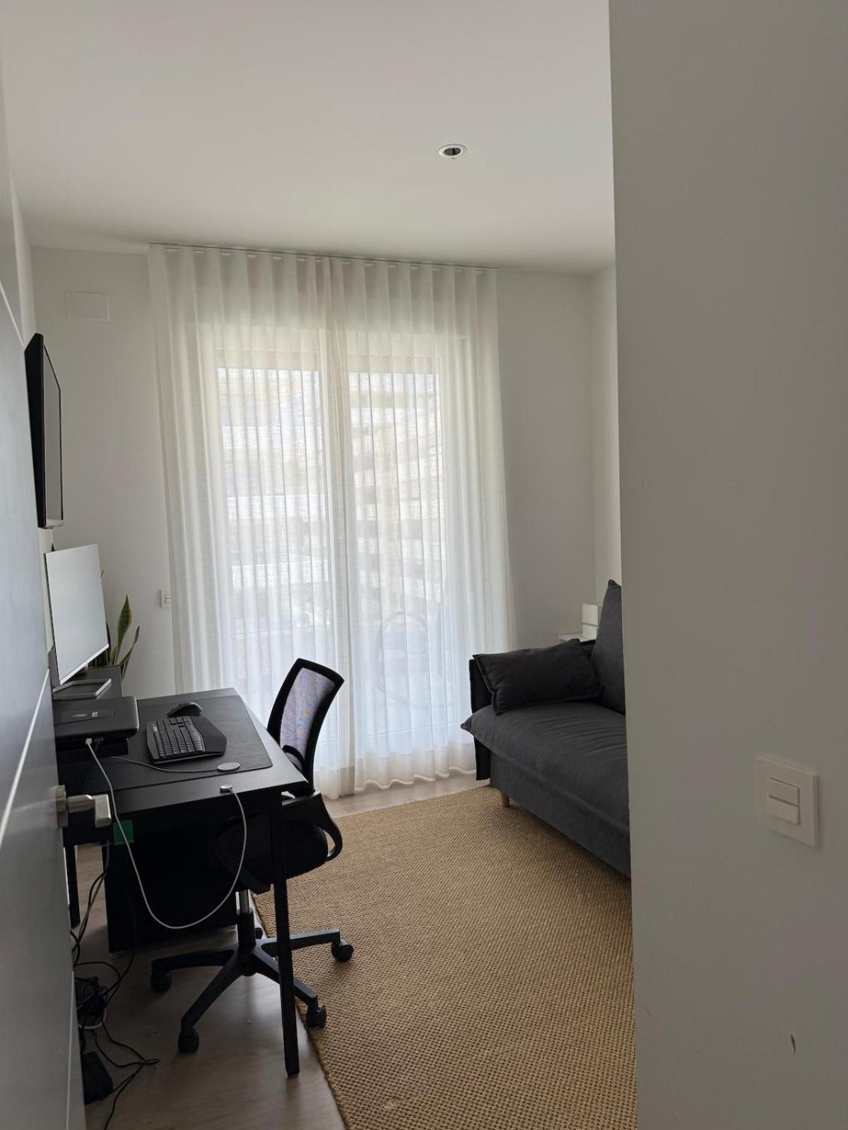 Apartment Spacious And Bright Only In August - Espacioso Y Luminoso Disponible Solo En Agosto